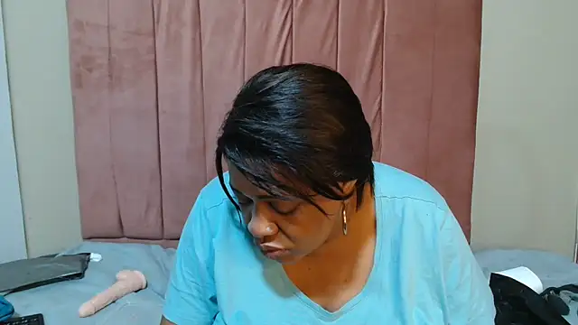 BUSTYQUEEN56_ webcam