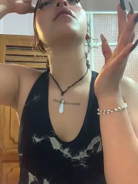 LilithMonette webcam
