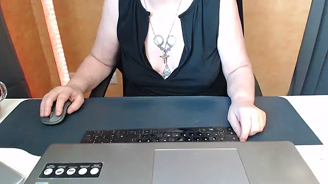 SweetPhoenix76 webcam