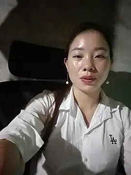 milo123-xx live cam on StripChat