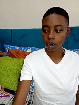 SweetSlenderChoc webcam