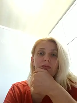 MiaLove183 webcam