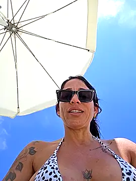 sexy7883 (F milf) - @toy in camerino  con porta aperta