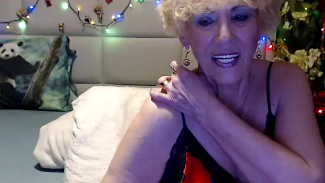 HappyWomanOn webcam