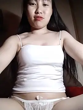 Cherry-squirtt live cam on StripChat