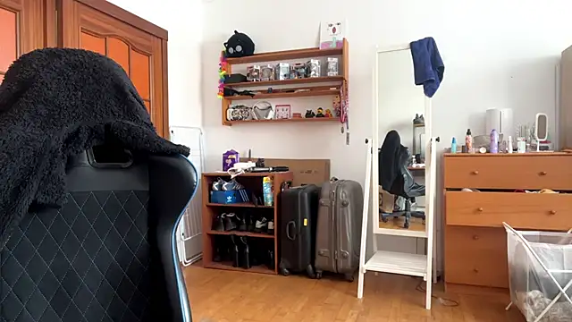 PillowPeachX webcam