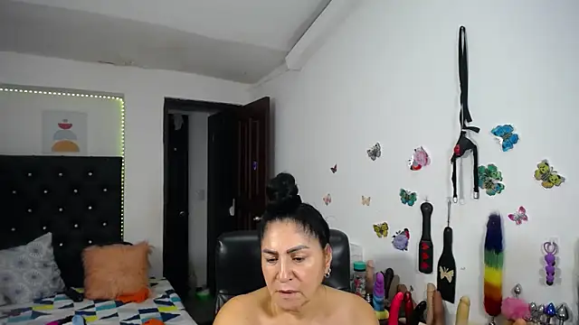mature_bigboobs10 live cam on StripChat