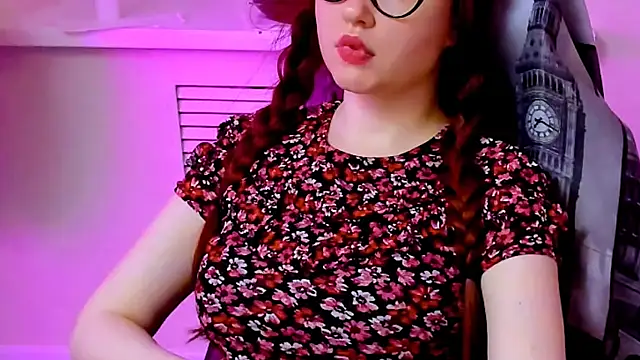 CarolGiggly webcam