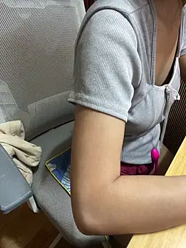 Mina048 webcam