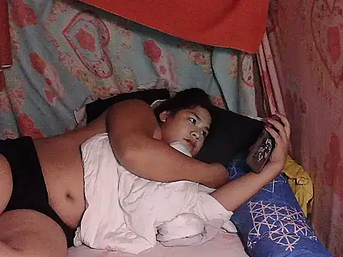 Huntrix2025 live cam on StripChat
