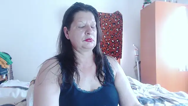 ExtasyMature live cam on StripChat