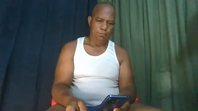 bigblackcock75 live cam on StripChat