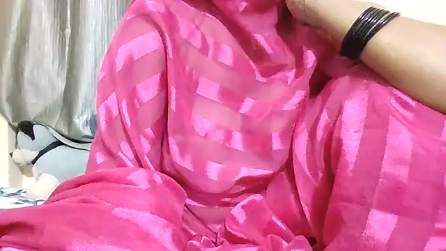 Queenhimanshi webcam