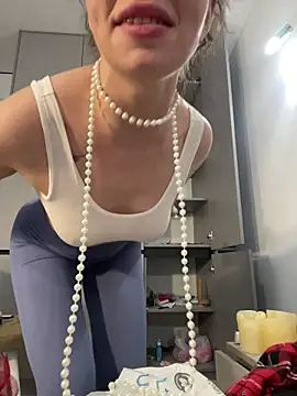 curlylara - CurlyLara's free webcam - UK Sex Cams