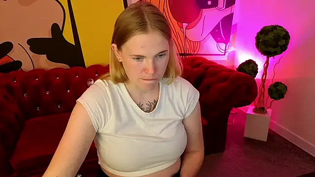 NikkyReyyy webcam
