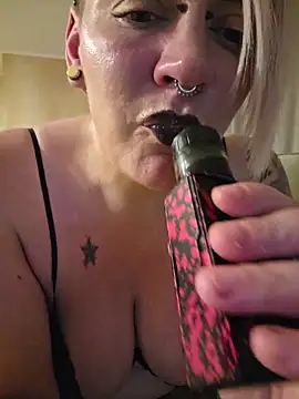 PinkTheHawk webcam