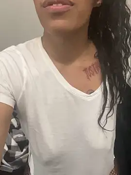 Desirae_Luciano
