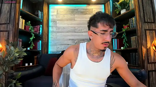 Donovan_Desmond live cam on StripChat