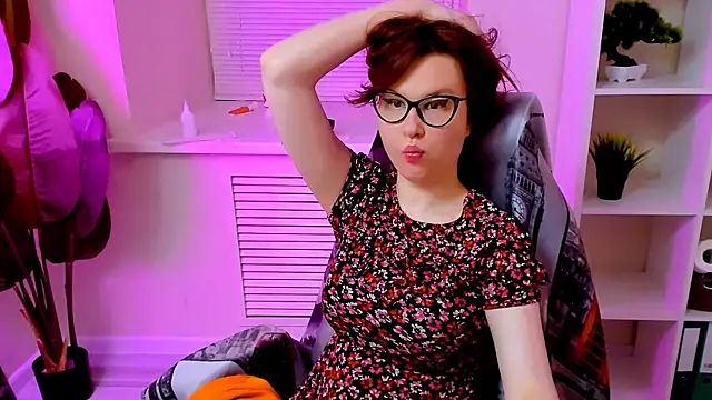 CarolGiggly webcam