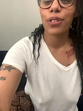 Desirae_Luciano webcam