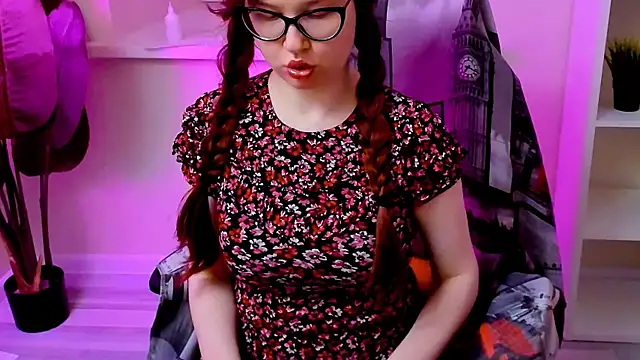 CarolGiggly webcam