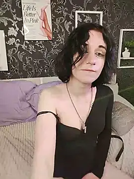 MickeQuinee live cam on StripChat