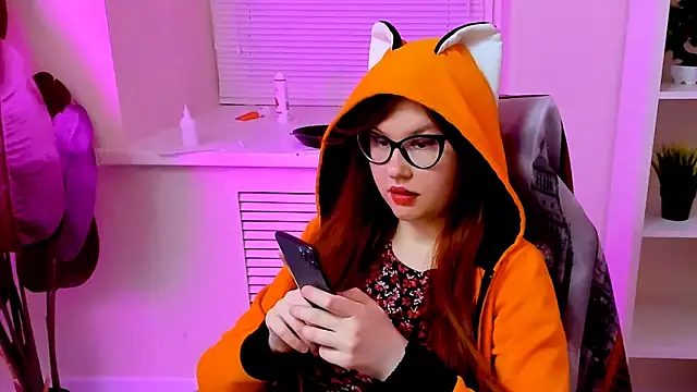 CarolGiggly live cam on StripChat