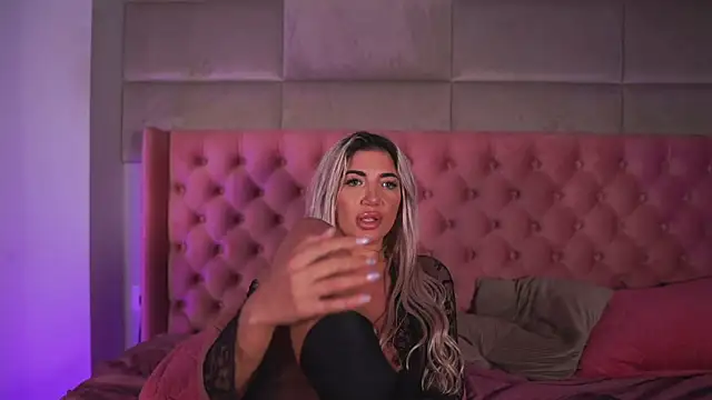 SnowyElsaa live sex cam