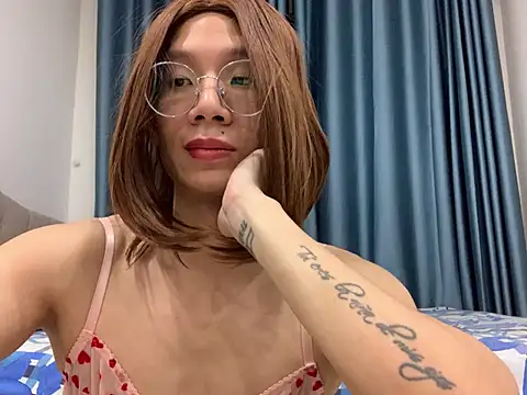 CrossdresserAnna webcam