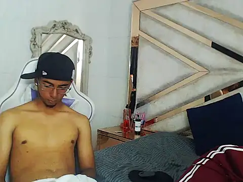 LoganNRose webcam