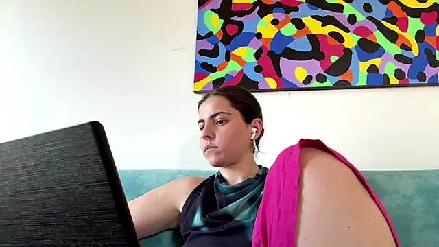 MarisaKomar webcam
