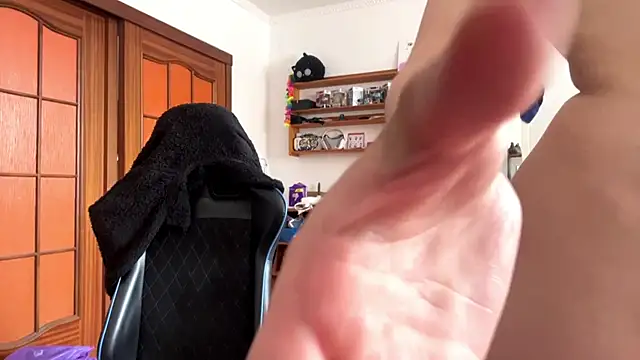 PillowPeachX webcam