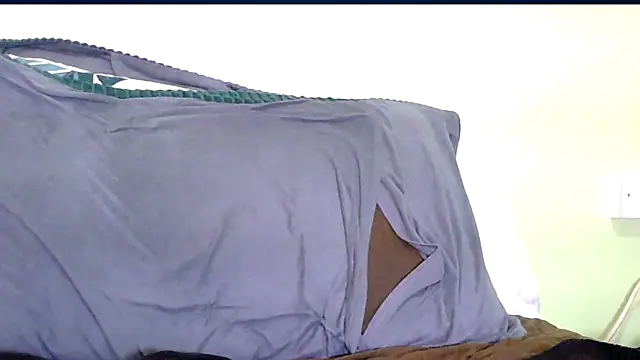 sweetchoco2020 live cam on StripChat