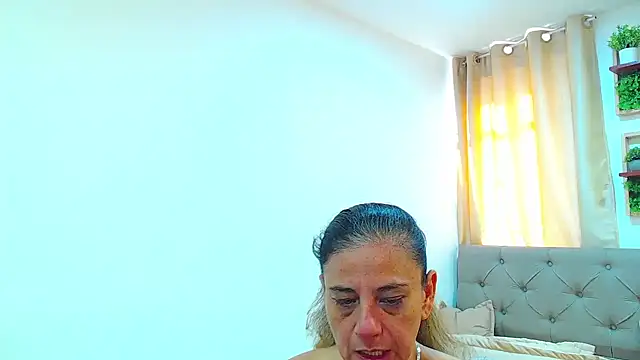 sasi_luna live cam on StripChat