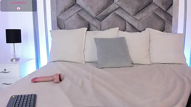 cocoamore live cam on StripChat
