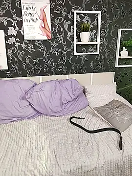 MickeQuinee live cam on StripChat