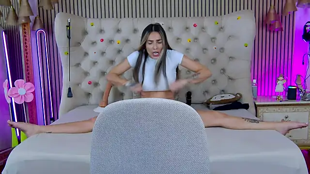 PlayfulShow live cam on StripChat