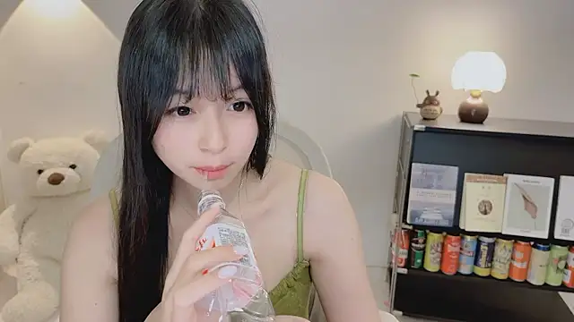 Onechestnut live cam on StripChat