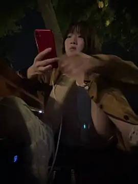 littleqiu live cam on StripChat
