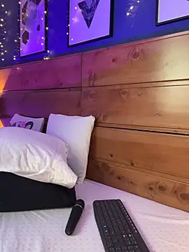 mahia_queen (F young) - make my legs shake for you