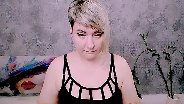 djullia (F milf) - show ass in panties
