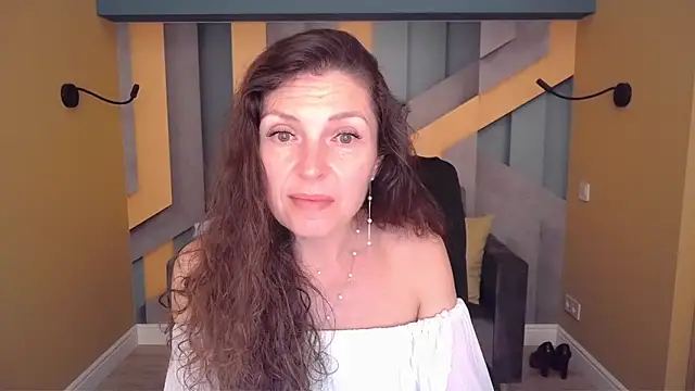 EllaLong webcam