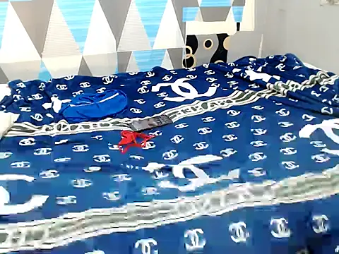 Trish_CurveCock webcam