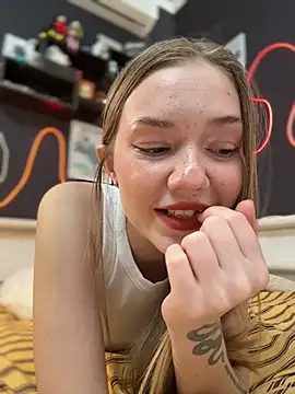 MilaMoone live cam on StripChat
