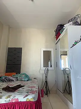 Indiazinhax live cam on StripChat