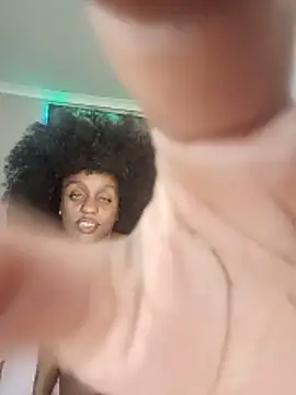 Queen-Chocolate live cam on StripChat