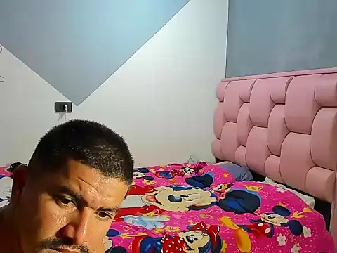 patrickMilena live cam on StripChat