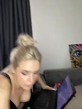April_Purr webcam
