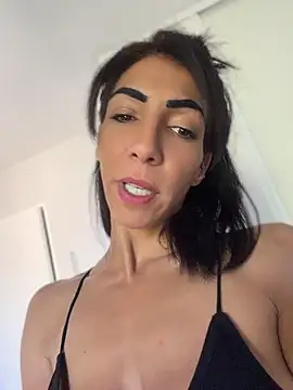 Yasmiinee live cam on StripChat