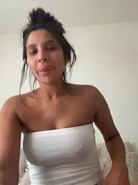 Miss_juicybabes live cam on StripChat